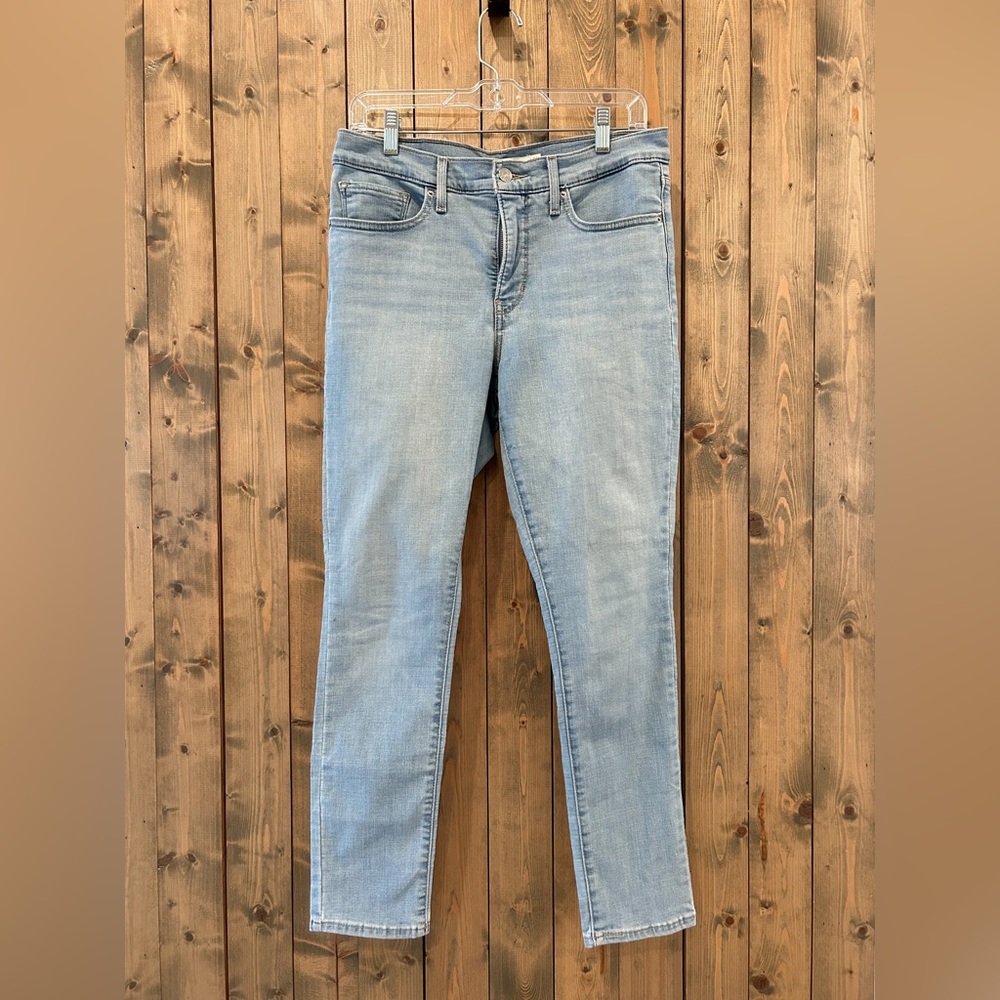 Levi’s Shaping Skinny Medium Wash Jeans